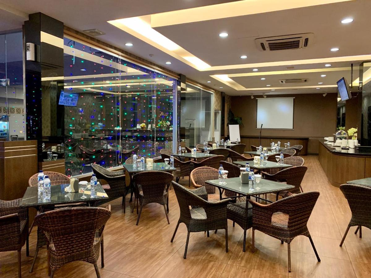 Os Hotel Edukits Fka Venesia Hotel Batam Buitenkant foto