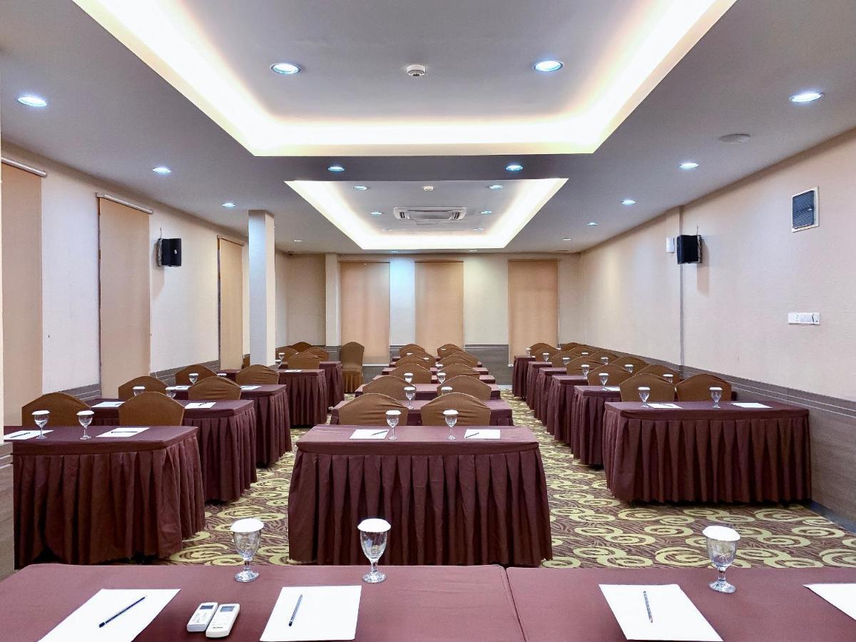 Os Hotel Edukits Fka Venesia Hotel Batam Buitenkant foto